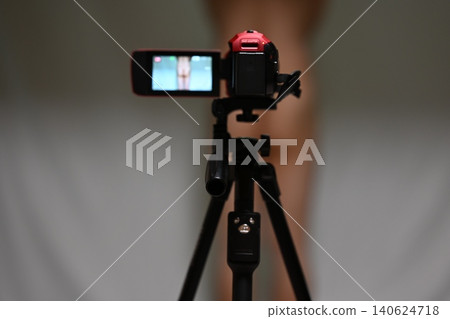 Camera taking pictures with a single-lens reflex camera Camera taking pictures with a single-lens reflex camera 140624718