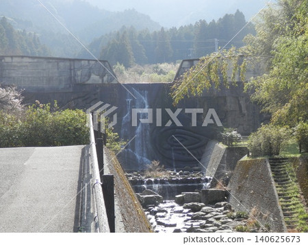 Water reservoir wall Water reservoir wall 140625673