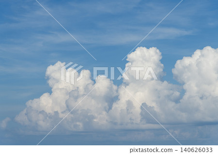 Beautiful view of the natural landscape, featuring a blue sky and white clouds. 140626033