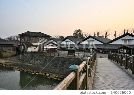 從三橋眺望三橋倉庫和新田川(山形縣酒田市) 從三橋眺望三橋倉庫和新田川(山形縣酒田市) 140626060