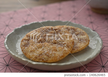 Baked raw rice crackers, Kyusuke granulated sugar Baked raw rice crackers, Kyusuke granulated sugar 140626465