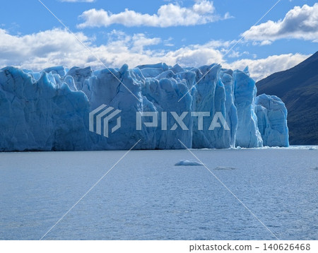 Perito Moreno Glacier edge with mountains and cloudy sky 140626468