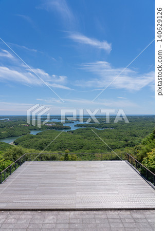 Hill with a view of the sea 140629126