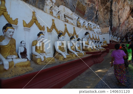 Myanmar, Kaw Gun Cave Temple 140631120