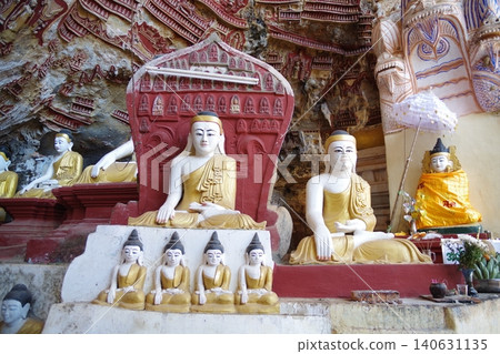 Myanmar, Kaw Gun Cave Temple Myanmar, Kaw Gun Cave Temple 140631135