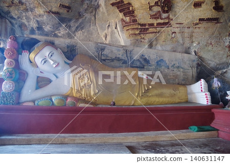 Myanmar, Kaw Gun Cave Temple Myanmar, Kaw Gun Cave Temple 140631147