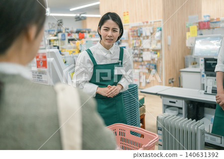 超級市場 超市 店員 140631392