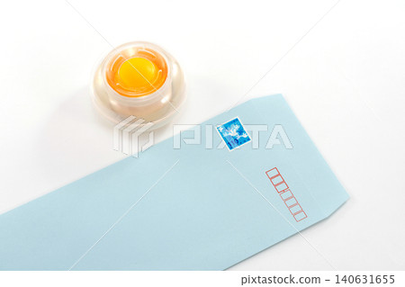 Put a stamp on the envelope. 140631655