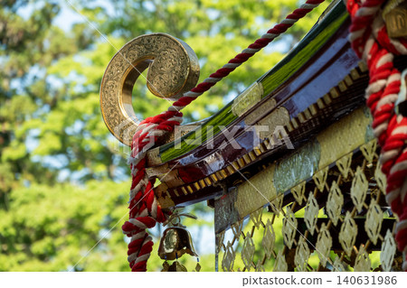 仙台青葉祭的宏偉便攜式神龕為仙台市增添了光彩。 仙台青葉祭的宏偉便攜式神龕為仙台市增添了光彩。 140631986