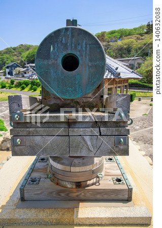 <Shimane Prefecture> Tebikigaura Daiba Park: Replica of a cannon 140632088