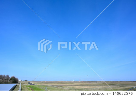 Agano River and approach lights of Niigata Airport (Higashi Ward, Niigata City, Niigata Prefecture) Agano River and approach lights of Niigata Airport (Higashi Ward, Niigata City, Niigata Prefecture) 140632576