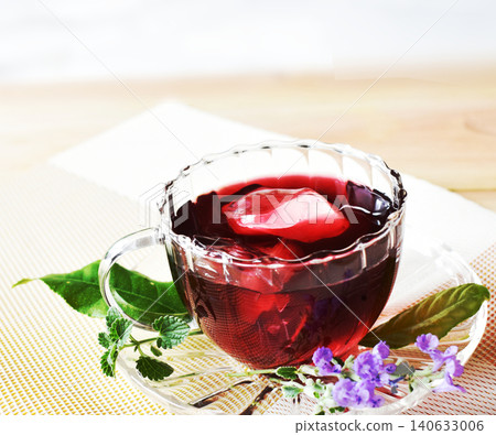 Pomegranate juice rich in ellagic acid, which is expected to have a skin-whitening effect. Pomegranate juice rich in ellagic acid, which is expected to have a skin-whitening effect. 140633006