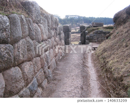 The inner stone path of the Sacsayhuamán ruins The inner stone path of the Sacsayhuamán ruins 140633209