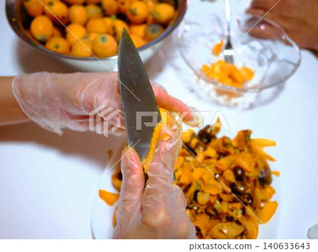 A woman preparing loquats A woman preparing loquats 140633643