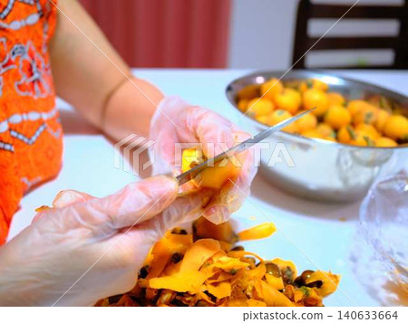 A woman preparing loquats A woman preparing loquats 140633664