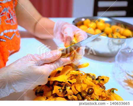A woman preparing loquats A woman preparing loquats 140633665