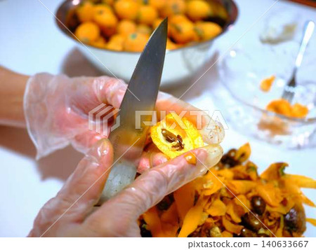 A woman preparing loquats A woman preparing loquats 140633667