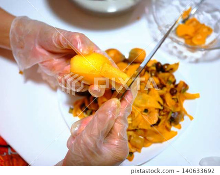 A woman preparing loquats A woman preparing loquats 140633692