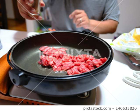 Sukiyaki (Japanese cuisine) Sukiyaki (Japanese cuisine) 140633820