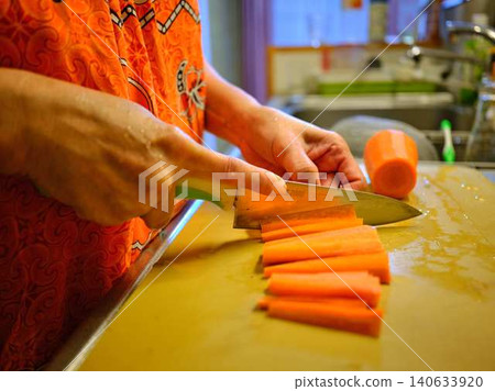 A woman cooking carrots A woman cooking carrots 140633920