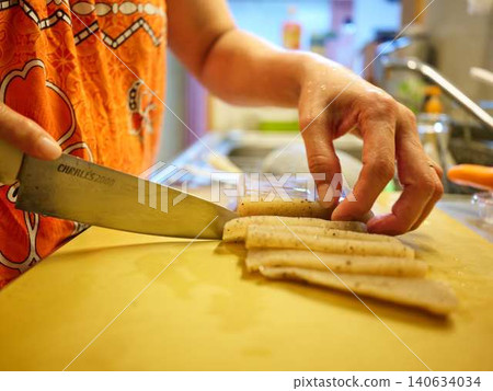 Preparing oden: Konjac (a type of jelly made from konjac root) Preparing oden: Konjac (a type of jelly made from konjac root) 140634034