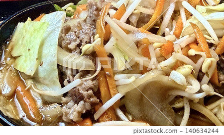 Stir-fried Ishigaki beef and vegetables served on a sizzling hot plate. 140634244
