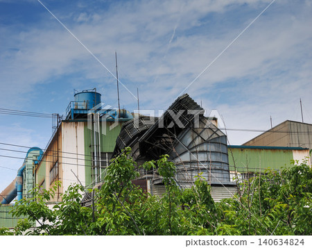 Rusted factory 140634824