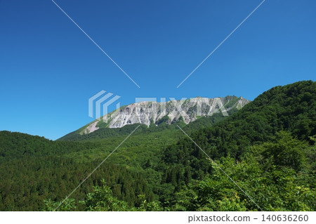 Early summer view of the south face of Mt. Daisen in Tottori Prefecture from Kakegake Pass. Early summer view of the south face of Mt. Daisen in Tottori Prefecture from Kakegake Pass. 140636260