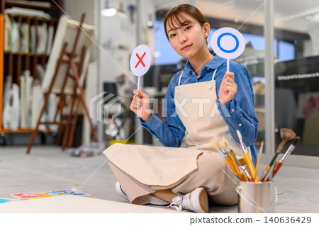 A woman in the studio indicates whether it's true or false. 140636429