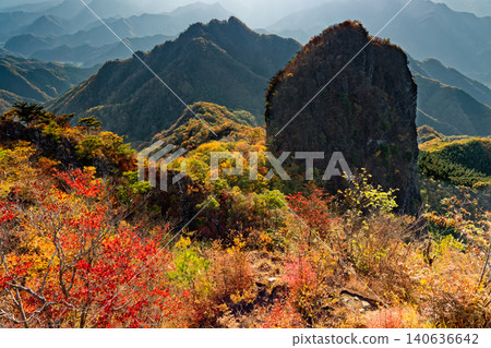 View of Ichinodake and Yotsumatayama from Ninodake in Nishijoshu, amidst the autumn foliage. View of Ichinodake and Yotsumatayama from Ninodake in Nishijoshu, amidst the autumn foliage. 140636642