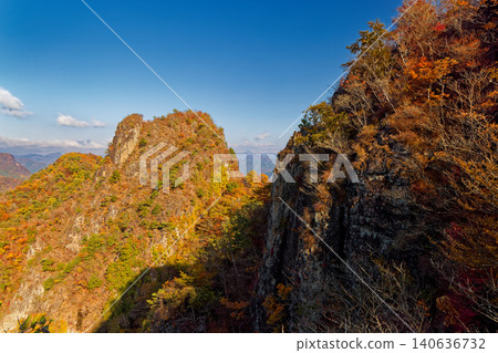 上州西部秋葉美景－從一之岳眺望二之岳 140636732