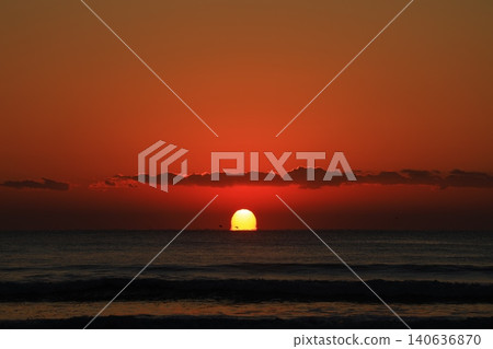 beautiful beach sunrise 140636870