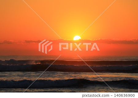 美麗的海灘日出 美麗的海灘日出 140636900