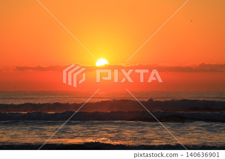 美麗的海灘日出 美麗的海灘日出 140636901