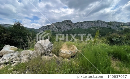 Harmankoy, famous for its canyon and cherry trees, is located in the Inhisar district of Bilecik province in Turkey. 140637057