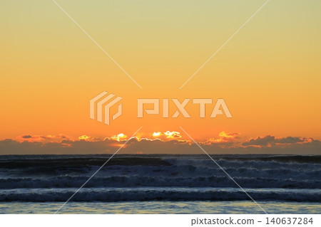 A sea stained in a morning glow 140637284