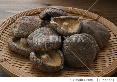 Dried shiitake mushrooms Dried shiitake mushrooms 140637724