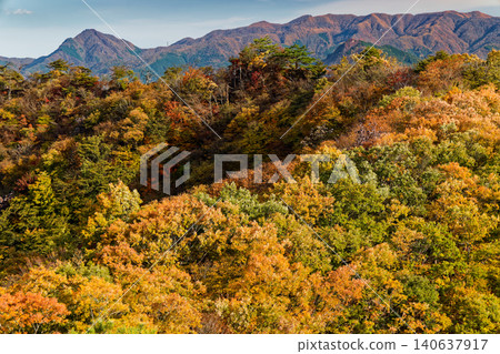 Autumn foliage mountain range as seen from Goroho Peak on Mount Kurotaki in western Joshu 140637917