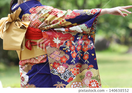 一個穿著和服的女人 一個穿著和服的女人 140638552