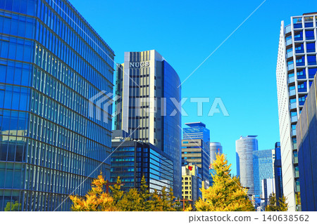 愛知縣名古屋市,櫻通銀杏大道及名古屋站前的摩天大樓景觀 愛知縣名古屋市,櫻通銀杏大道及名古屋站前的摩天大樓景觀 140638562