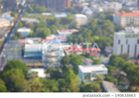位於泰國曼谷帕卡儂區的現代化公寓,配有游泳池和街景。 位於泰國曼谷帕卡儂區的現代化公寓,配有游泳池和街景。 140638663