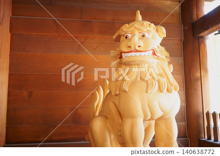 桑名草社門口的守護獅像。 桑名草社門口的守護獅像。 140638772