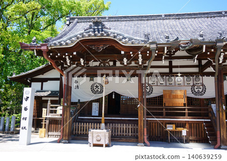 桑名草社中富神社的參拜殿設有門廊 140639259