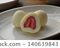Whole Strawberry White Chocolate 140639843