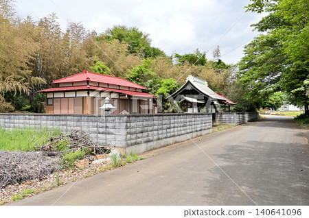 A Walk Through Iwatsuki: Shingon-shu Buzan-ha Henjo-in Temple - Main Gate and Main Hall 140641096