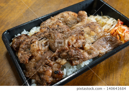 非常美味的日式烤肉便當盒 非常美味的日式烤肉便當盒 140641684