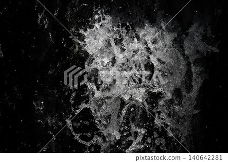 Splashes 140642281