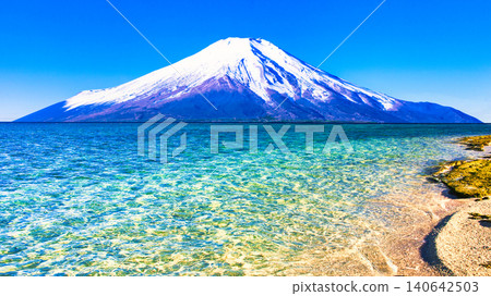 沖繩美麗的珊瑚礁海和富士山綜合 140642503