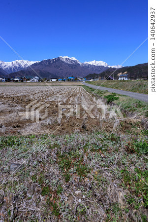 The majestic Hakuba mountain range as seen from Omachi City, Nagano Prefecture. The majestic Hakuba mountain range as seen from Omachi City, Nagano Prefecture. 140642937