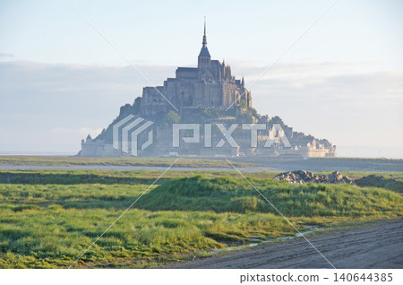 Morning glow of Mont Saint Michel Morning glow of Mont Saint Michel 140644385